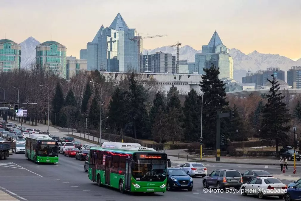 Меньше гулять в субботу рекомендовали жителям Алматы и ещё трёх городов