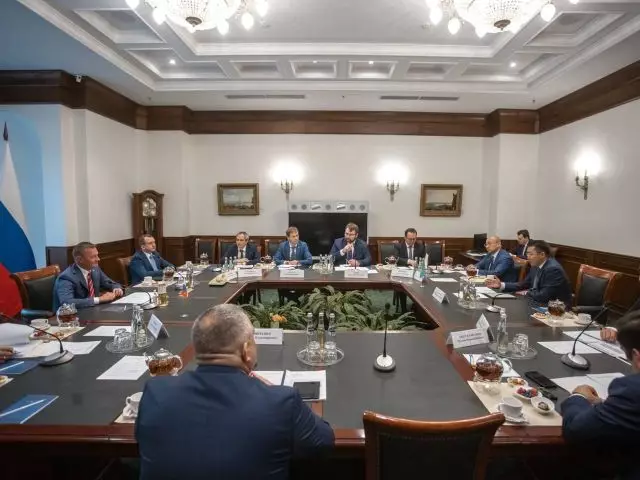 Министры транспорта Казахстана и России обсудили развитие сотрудничества 