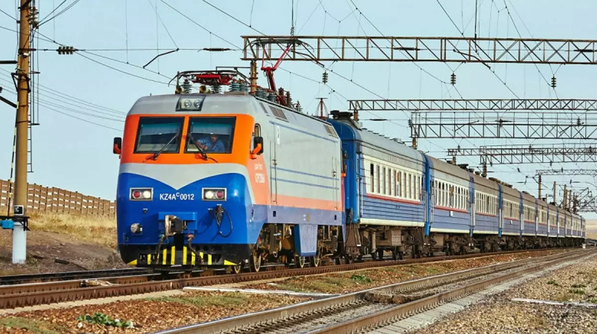 Два взрослых человека умерли из-за жары в поезде до Алматы