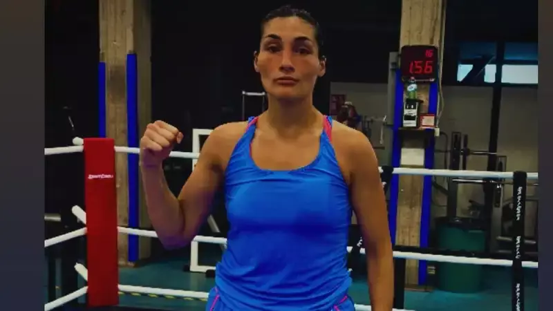 Итальянская боксёрша извинилась перед "мужчиной" за свой жест неуважительный после боя на Олимпиаде в Париже