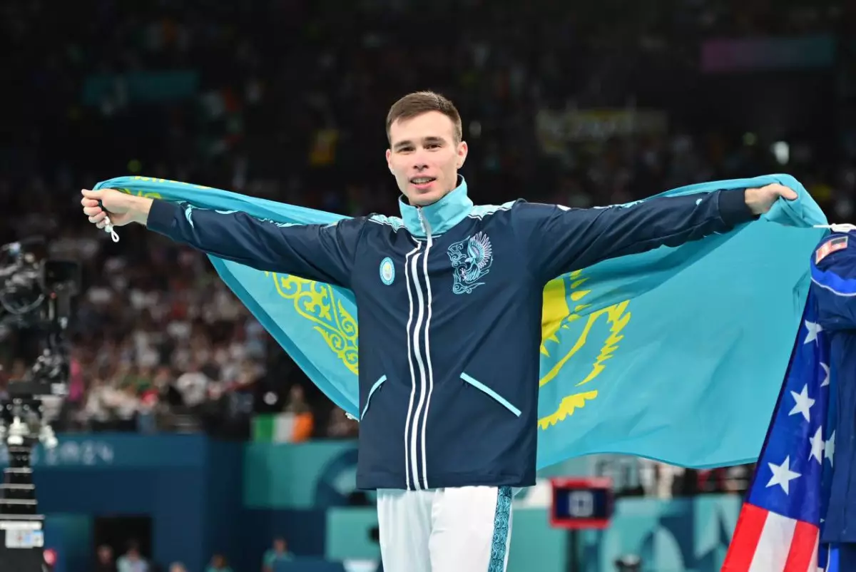 Головкин поздравил Курбанова с исторической медалью