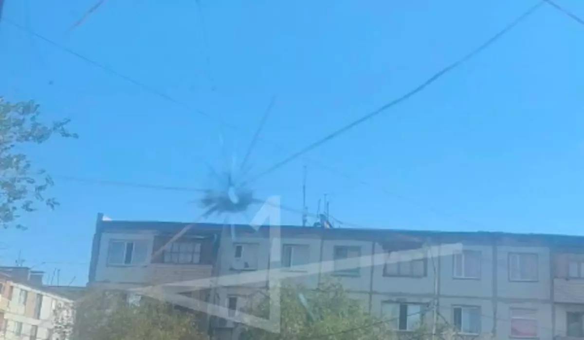 Неизвестный простреливает окна из оружия жителям Жезказгана