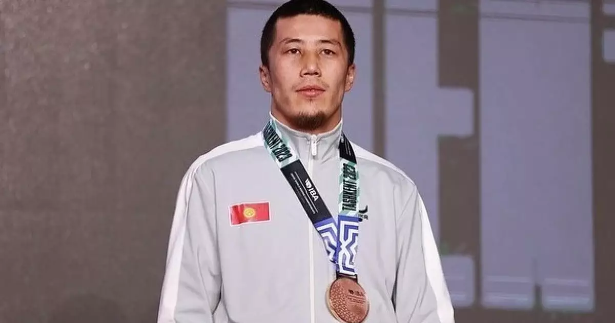   Қырғыз боксшысы Олимпиададағы алғашқы жүлдесін алды   
