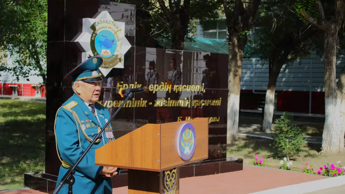 Памятную стелу с цитатой Момышулы установили в военном институте Сил воздушной обороны