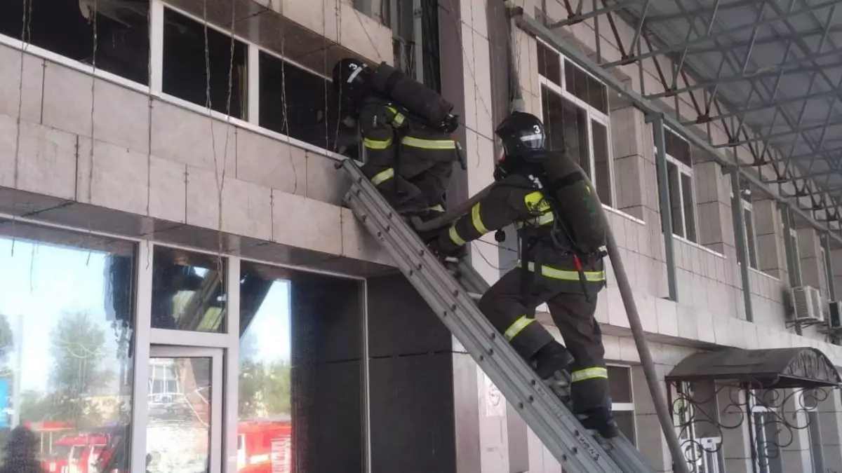 Огнеборцы ликвидировали загорание в здании автовокзала в Усть-Каменогорске