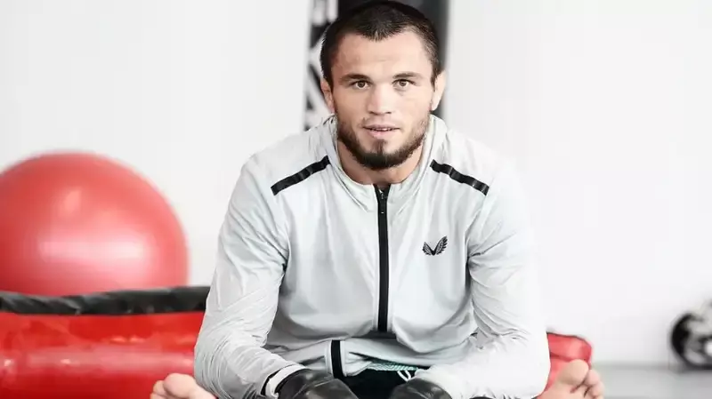 Умар Нурмагомедов победил Кори Сэндхагена в главном поединке UFC в ОАЭ