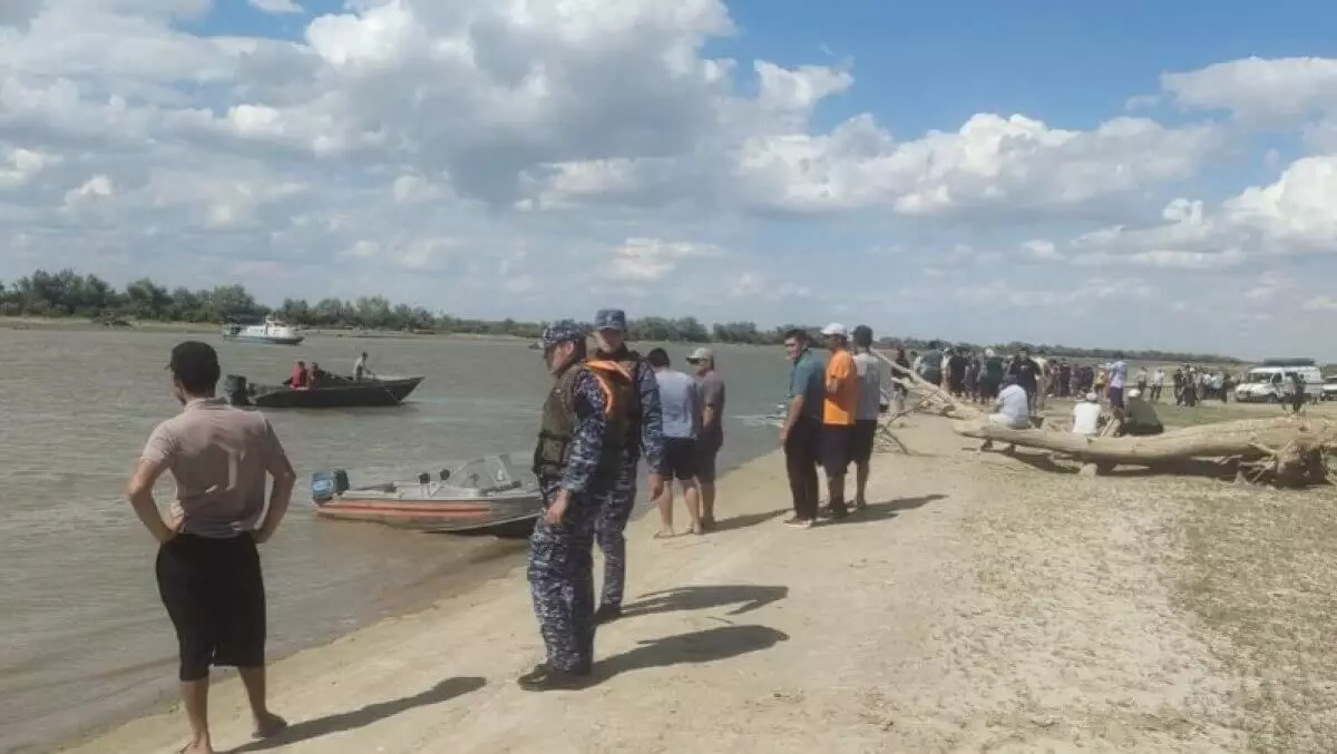 Брат с сестрой утонули в Атырау: найдено тело девочки