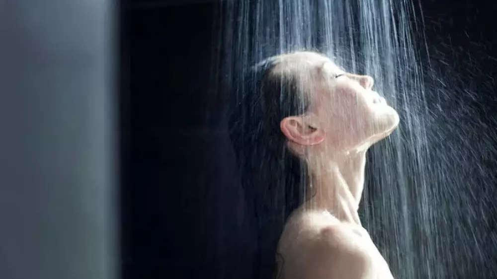 "Холодный, контрастный или горячий": какой душ лучше принимать летом