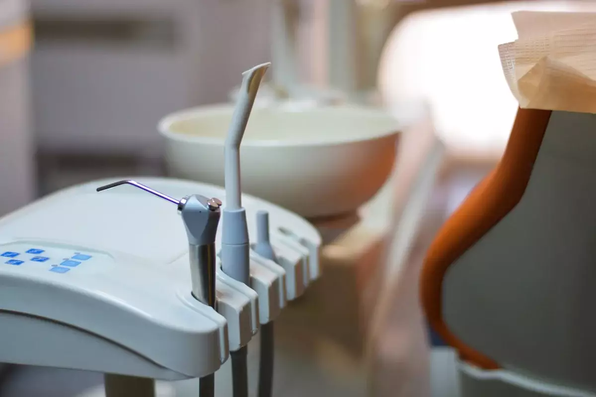 Робот-стоматолог вылечил первого пациента в США