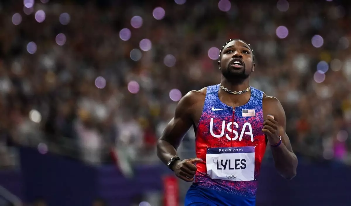 Американец Лайлз стал победителем Олимпиады в беге на 100 м, он опередил ямайца Томпсона на 0,005 секунды