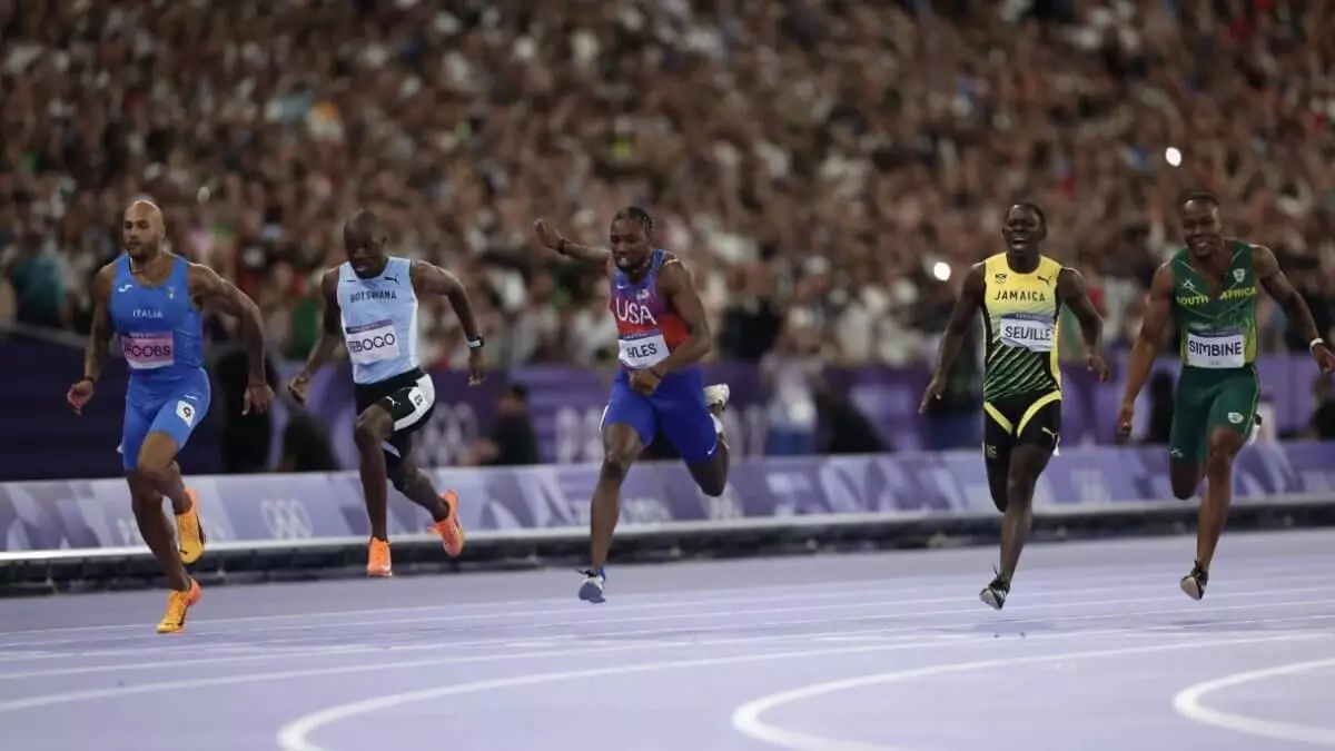 Фотофиниш определил победителя в беге на 100 метров у мужчин