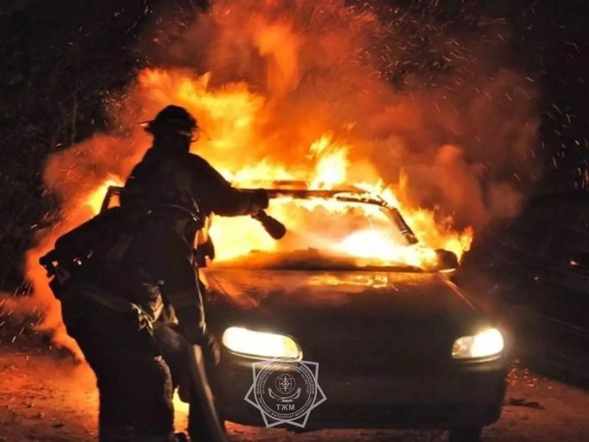 Семь авто сгорело за сутки в Казахстане