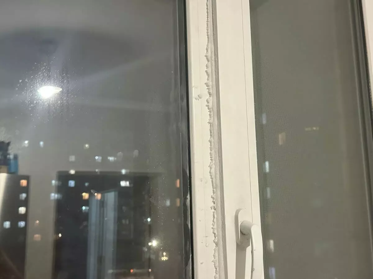 Четырехлетний ребенок выпал из окна с 4-ого этажа в Астане