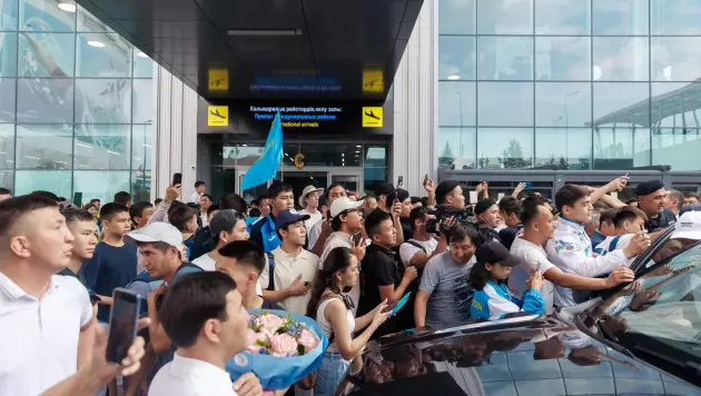 Казахстанцу подарили автомобиль после выигранной медали на Олимпиаде