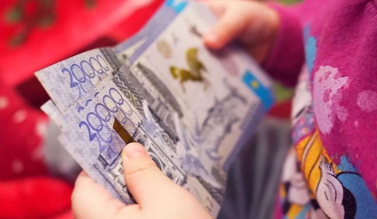 «Нацфонд – детям»: сколько денег сняли казахстанцы и на какие цели
