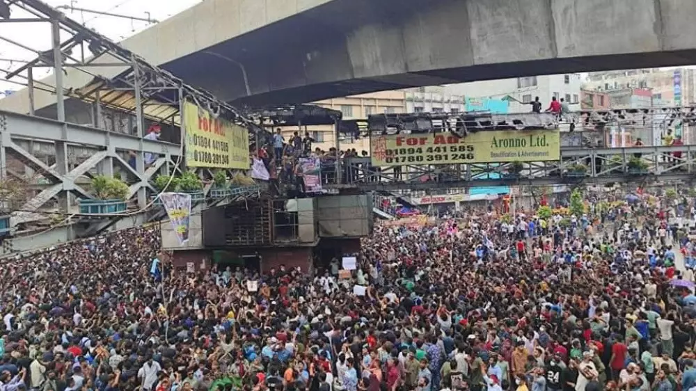 Около 100 человек погибли в ходе протестов в Бангладеш