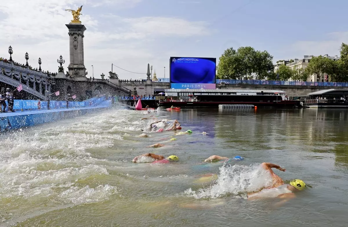 В Париже стартовала смешанная эстафета по триатлону на Олимпиаде-2024