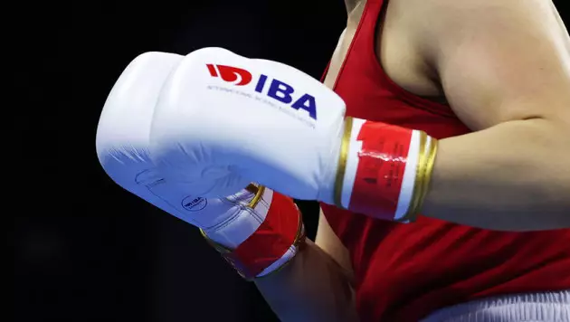 IBA наградила боксершу, проигравшую трансгендеру на Олимпиаде в Париже