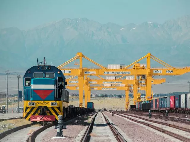 По маршруту КНР – РК – Узбекистан организовали ускоренную доставку грузов