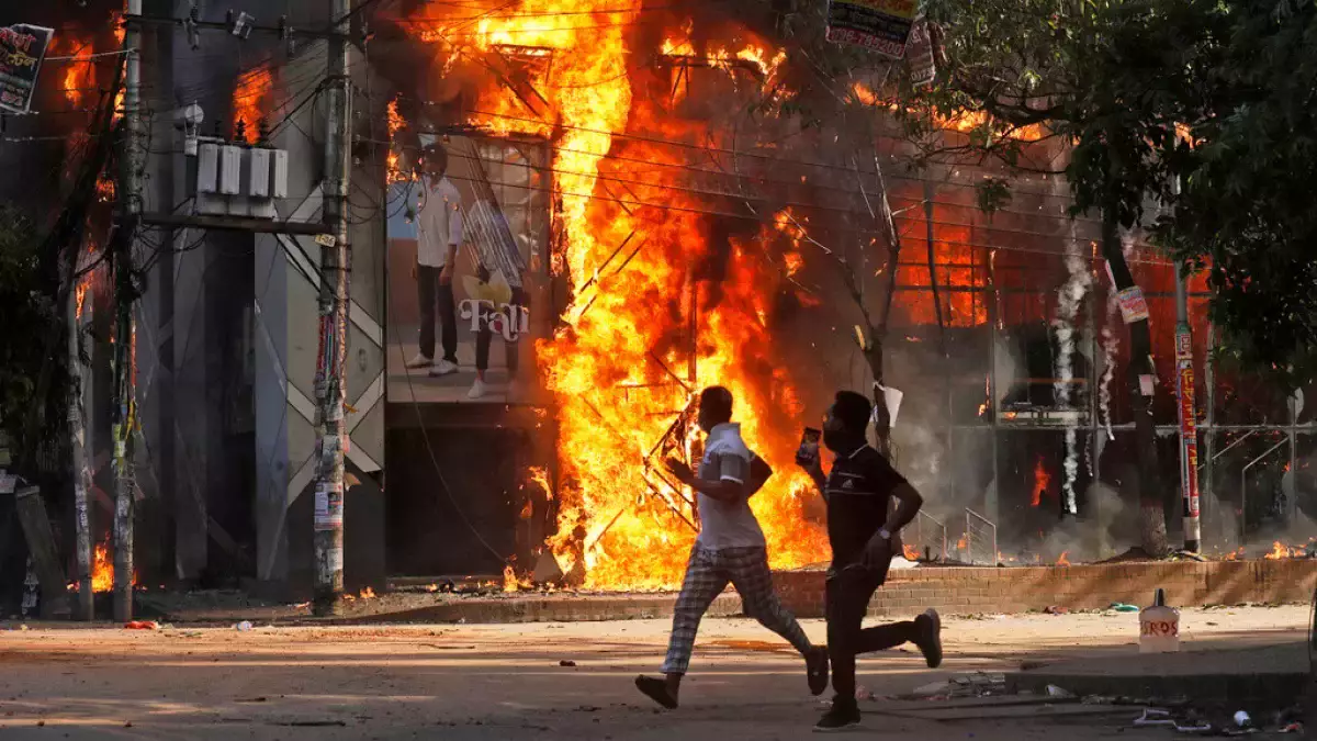 Бангладештегі наразылық кезінде 100-ге жуық адам қаза тапты