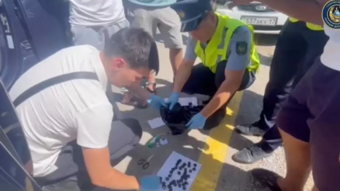 Полиция Туркестанской области обнаружила мефедрон в автомашине наркозакладчика