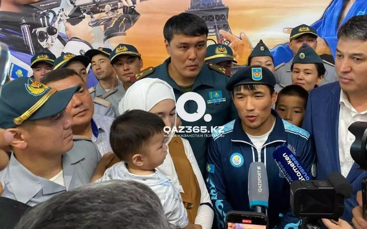 Гусману Кыргызбаеву, вернувшемуся с Олимпиады с медалью, сразу же было присвоено звание капитана