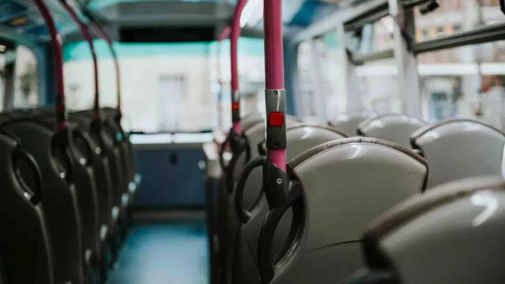 В Астане поменяют условия бесплатного проезда на автобусах для школьников