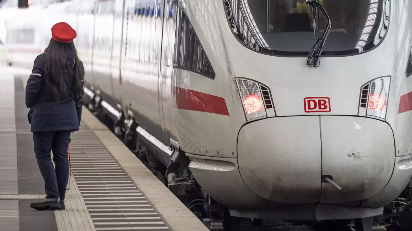 Немецкая непунктуальность: Швейцария разворачивает поезда из Германии