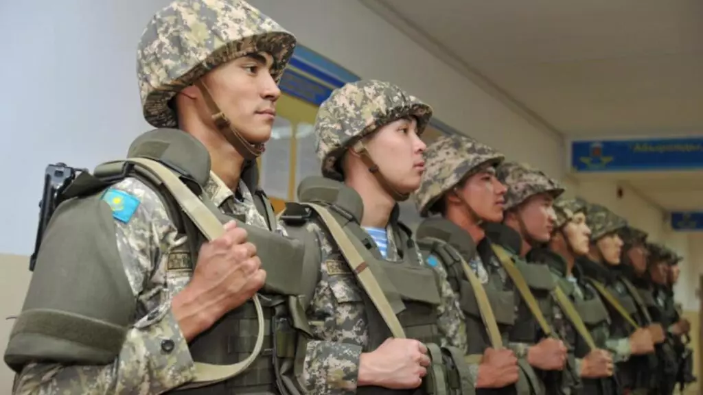 Более 40 тысяч человек призовут в армию Казахстана этой осенью