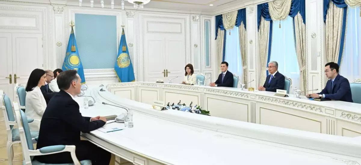 Глава государства принял помощника президента Узбекистана Саиду Мирзиееву