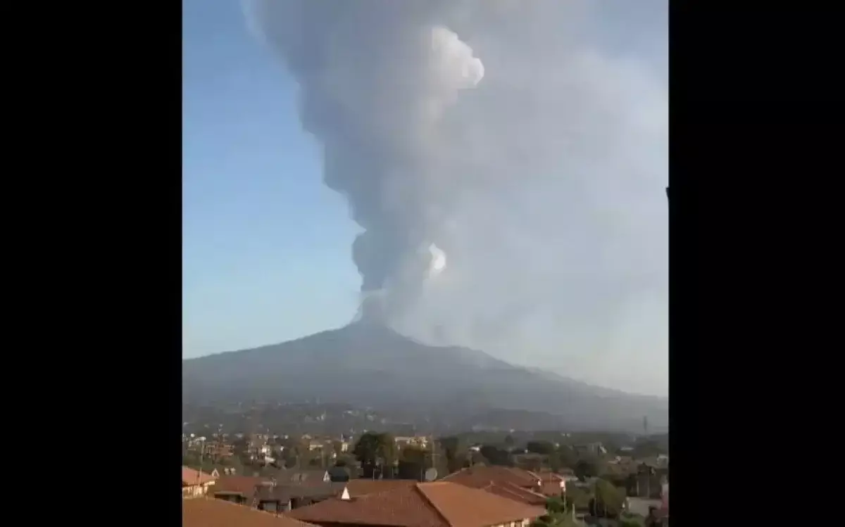 Вулкан Этна снова проснулся