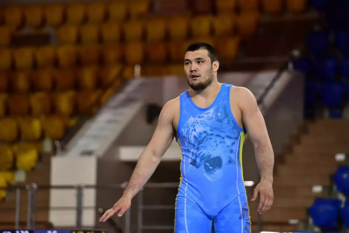 Борец Алимхан Сыздыков пробился в 1/4 финала Олимпийских игр