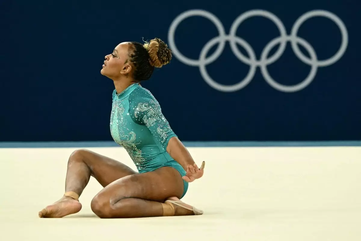 Бразильская гимнастка Андраде выиграла золото в вольных упражнениях на Олимпиаде, у Байлз — серебро