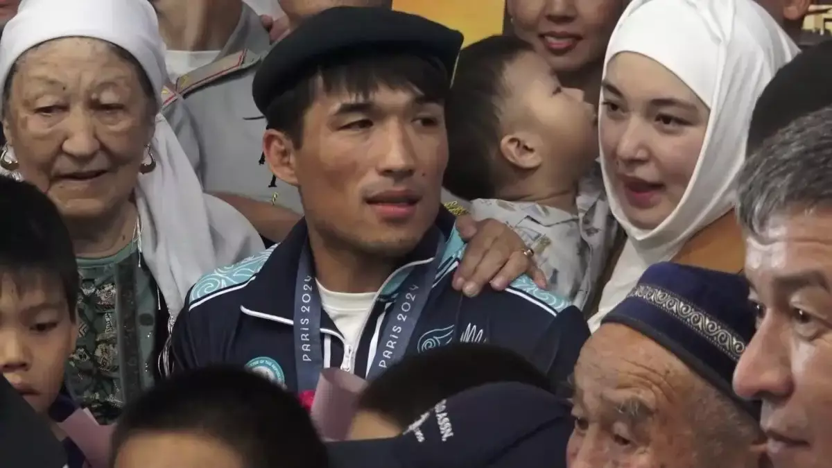 Обладателю олимпийской бронзы Гусману Кыргызбаеву досрочно присвоили звание капитана