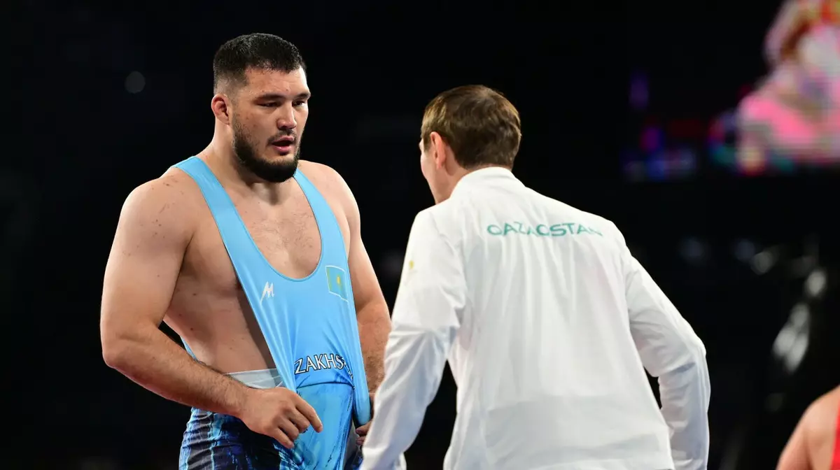 Борец Алимхан Сыздыков упустил выход в полуфинал Олимпиады