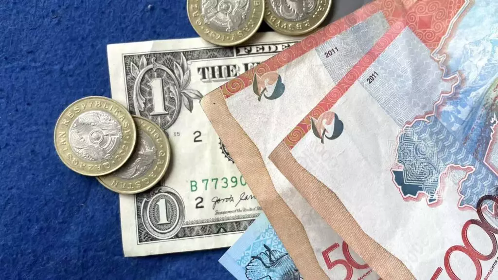 Сколько стоят доллар, евро и рубль в обменниках 6 августа