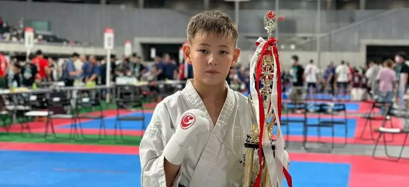 Историческую награду на международном чемпионате по карате в Японии завоевал школьник из Семея