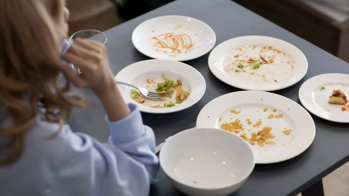 Казахстанских школьников кормят дешевле, чем заключённых