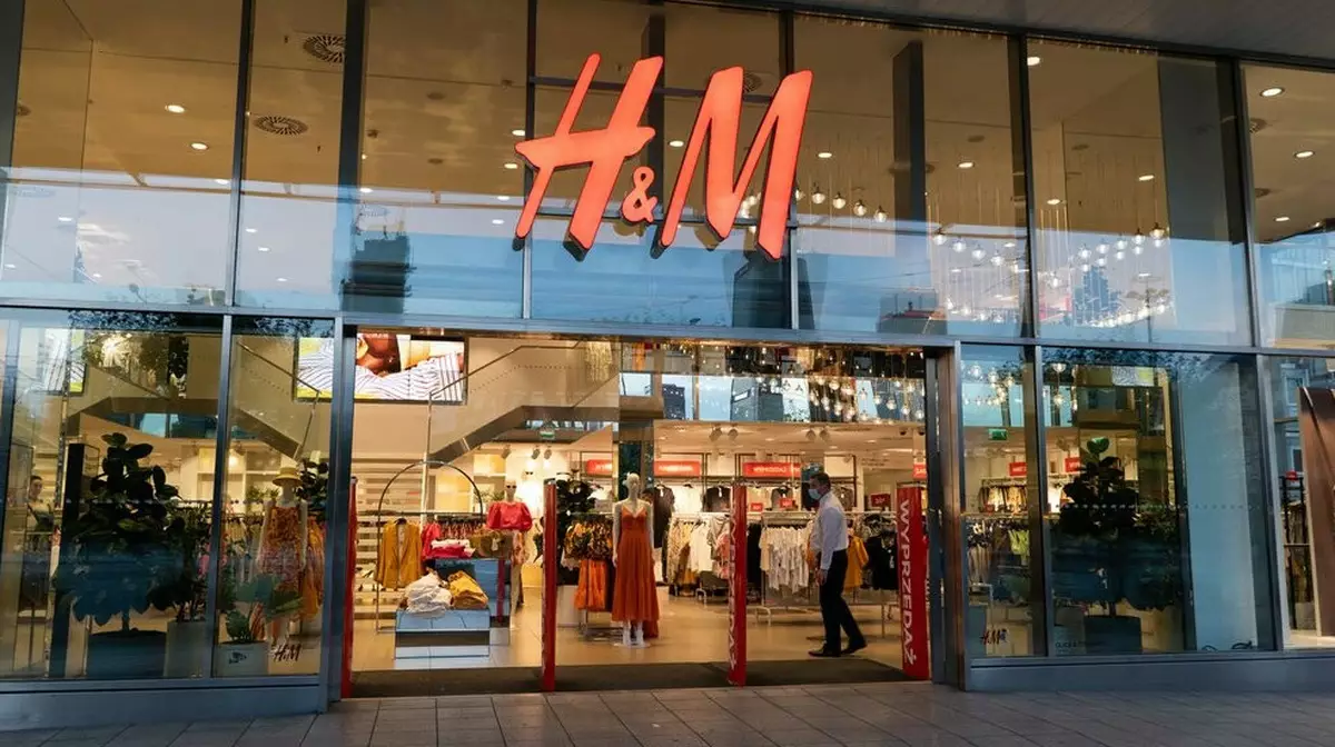 Суд арестовал счета H&M в России из-за долгов