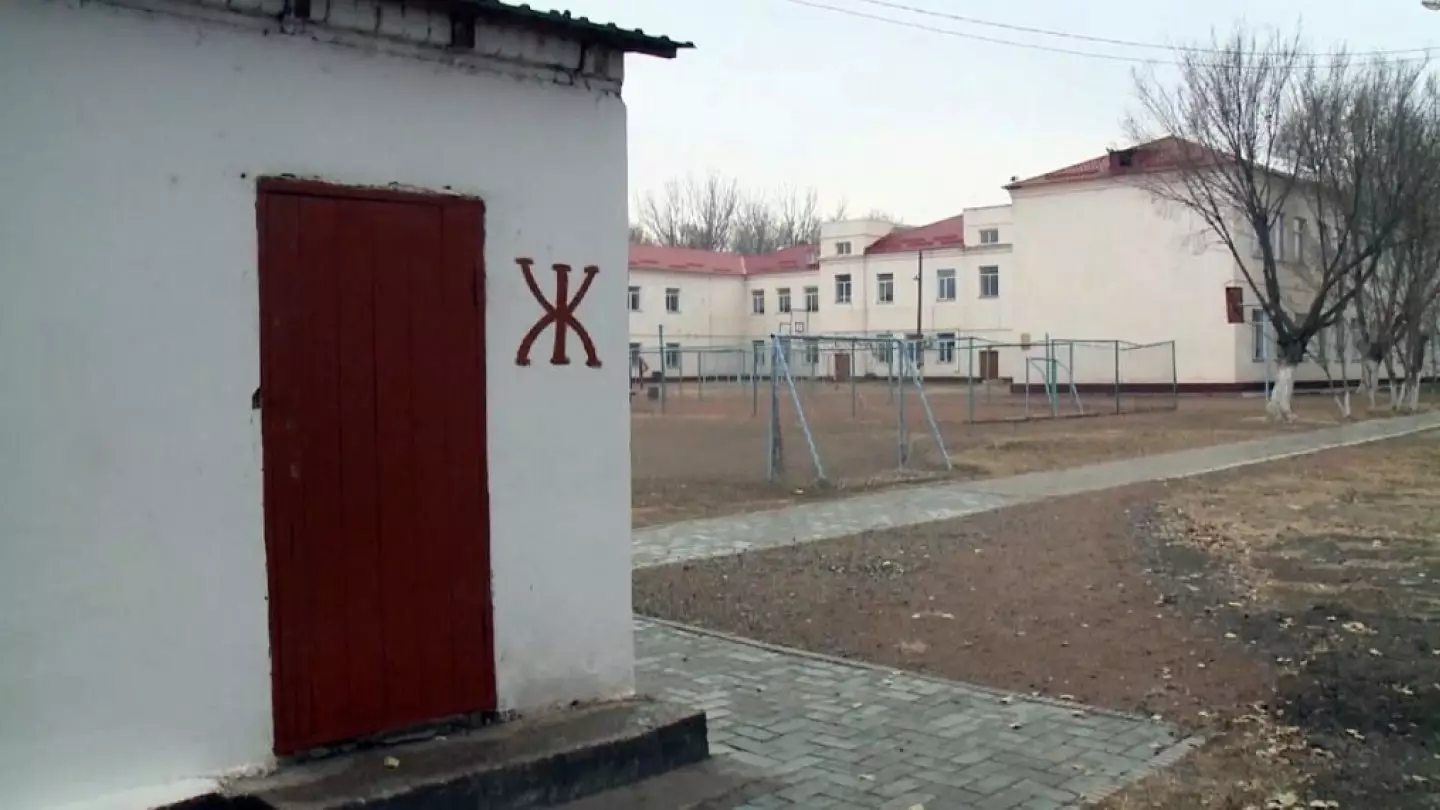 В казахстанских школах осталось всего 10 уличных туалетов - министр просвещения
