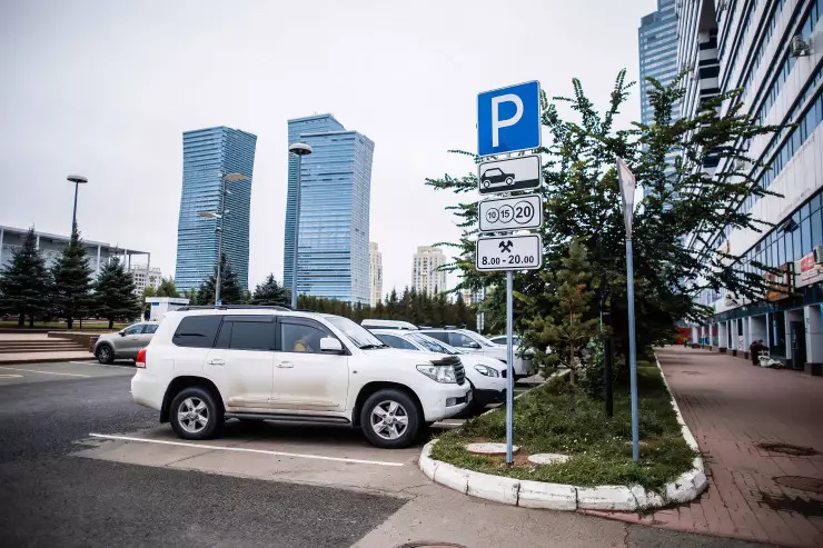 Астаналық жігіт тұрақта тұрған көліктердің дөңгелектерін ұрлап жүрген