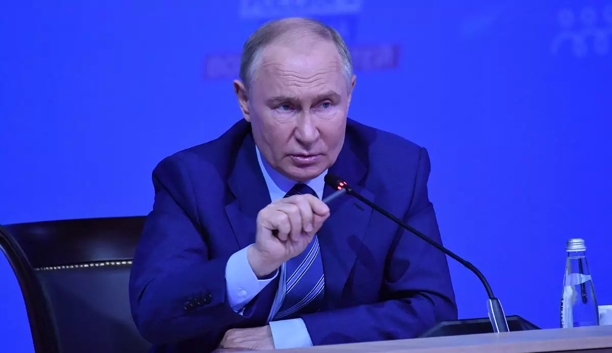 Путин поручил утвердить программу по развитию физкультуры и спорта в России