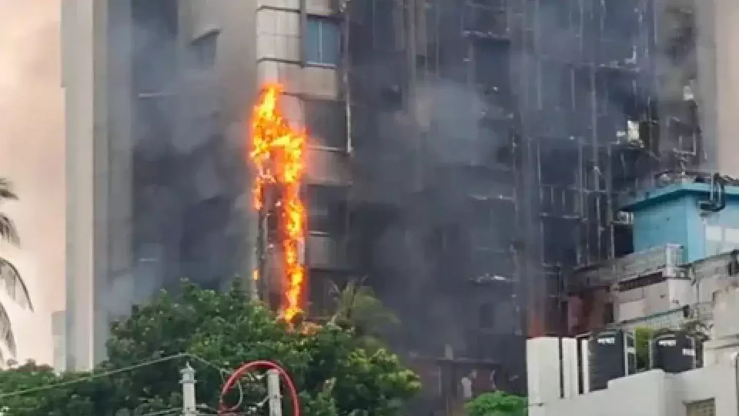 В Бангладеш подожгли отель: как минимум 18 погибших и 50 пострадавших