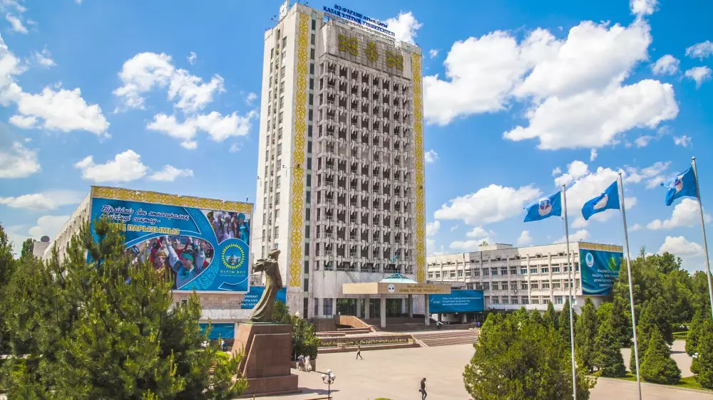 Министр Алматыдағы студент қыздар тізіміне қатысты жанжал қалай аяқталғанын айтты