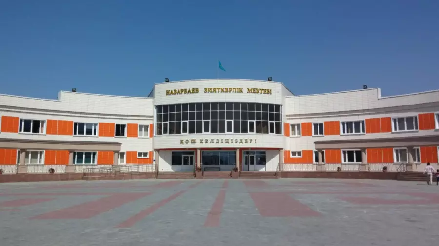 Назарбаев зияткерлік мектептердің жұмысына кедергі жасамаңыздар - министр