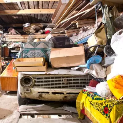 Чтобы не превратить в склад: 9 вещей, которые не следует хранить в гараже
