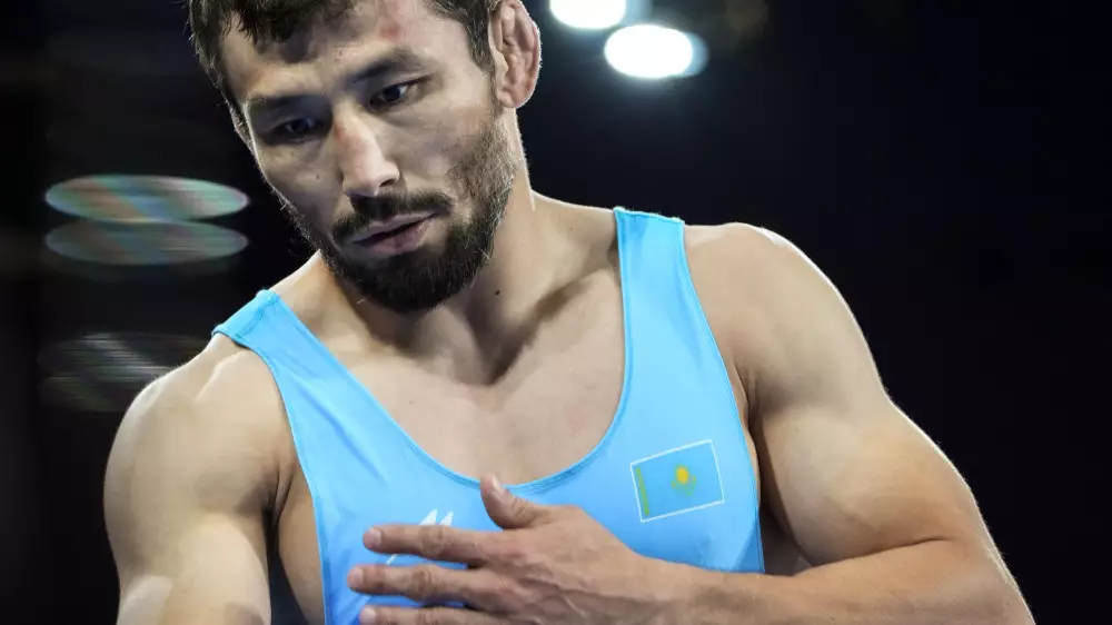 Казахстанец поборется с чемпионом мира из Кыргызстана за выход в полуфинал ОИ