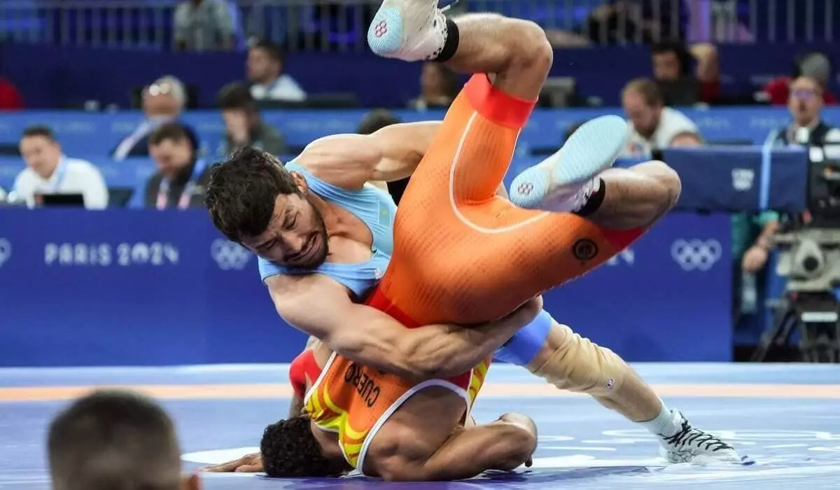 Казахстанский борец Демеу Жадраев пробился в четвертьфинал Олимпиады