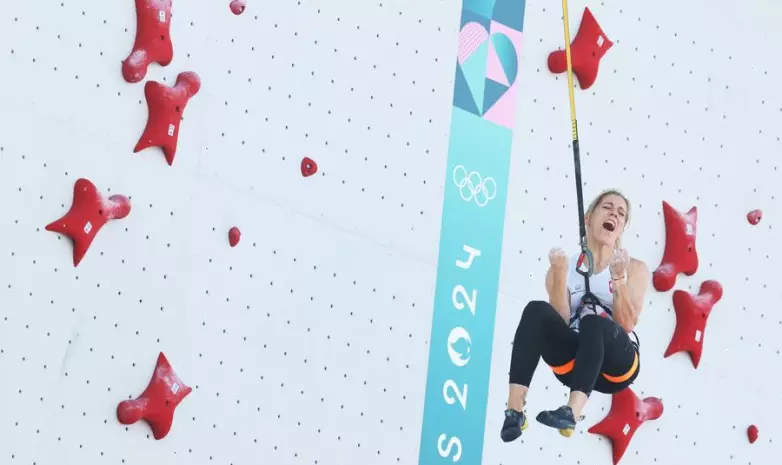 Спортсменка побила два мировых рекорда за 5 минут на Олимпиаде и вошла в историю