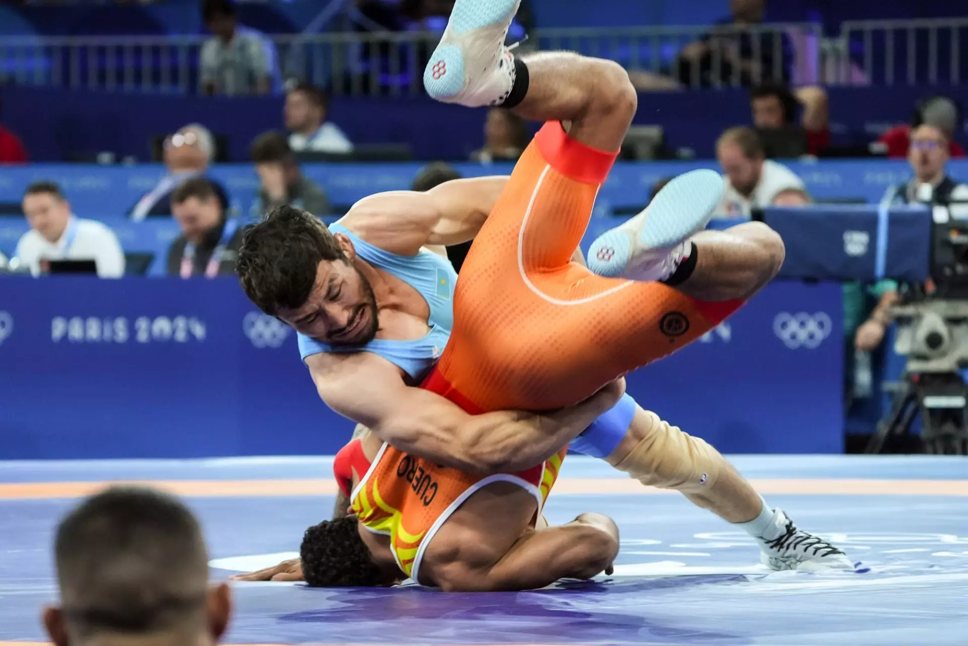Казахстанский борец Демеу Жадраев досрочно победил противника на Олимпиаде
